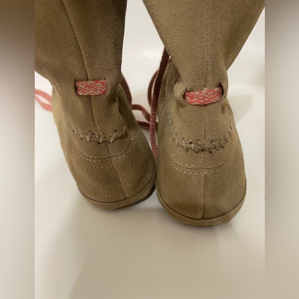 Sanuk suede  Tan Women's Boots with Pink Laces size 9 - Picture 3 of 7